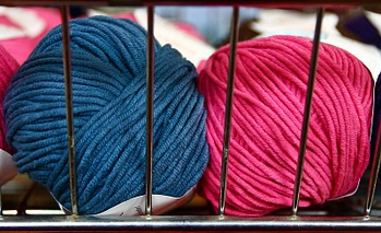 Flickr-logo-yarn-balls-optimized سيُظهر لك هذا المنشور مواقع للصور مجانا -ثم يعلمك كيفية دمجها في موقع الويب الخاص بك مثل محترف التصميم هل أنت جاهز لحل مشكلة المحتوى المرئي لموقعك على الويب؟
